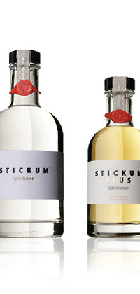 Uerige "Stickum" and Uerige "Stickum Plus" bottles.